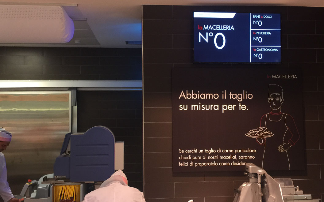 Nicolis Project Digital-Signage Las etiquetas electrónicas interactivas en el hipermercado Bennet del centro comercial Mondojuve  