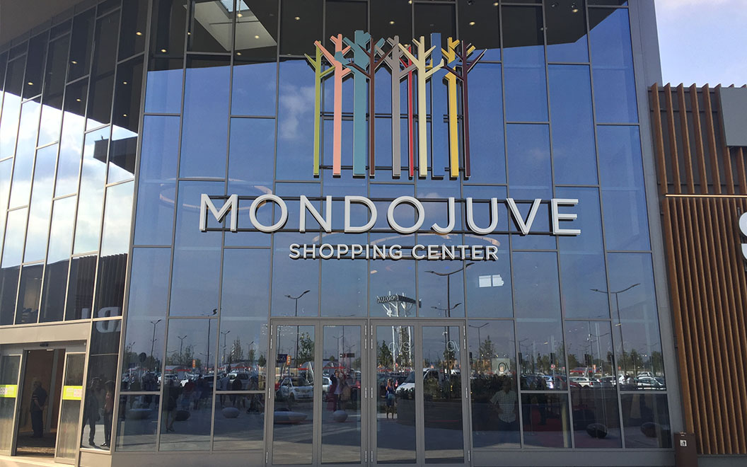 Nicolis Project mondojuve Las etiquetas electrónicas interactivas en el hipermercado Bennet del centro comercial Mondojuve  