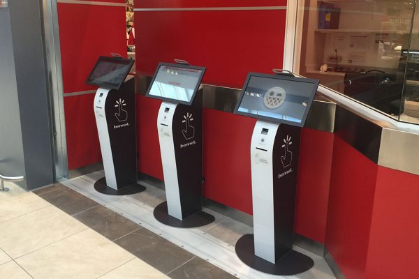 Nicolis Project totem-interattivi-600x400 Las etiquetas electrónicas interactivas en el hipermercado Bennet del centro comercial Mondojuve  