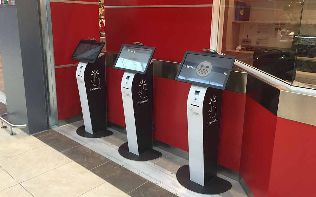 Nicolis Project totem-interattivi Las etiquetas electrónicas interactivas en el hipermercado Bennet del centro comercial Mondojuve  