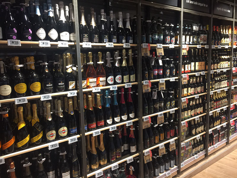 Nicolis Project | in-store digital communication Etichette-elettroniche-enoteca-nicolisproject Etichette elettroniche interattive e bsystem3 per il nuovo Gourmet Decò del Gruppo Arena  