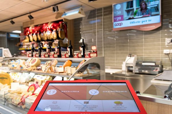 Nicolis Project | in-store digital communication Digital-Signage-kiosk-600x400 5 vantaggi del Digital Signage per il tuo punto vendita  