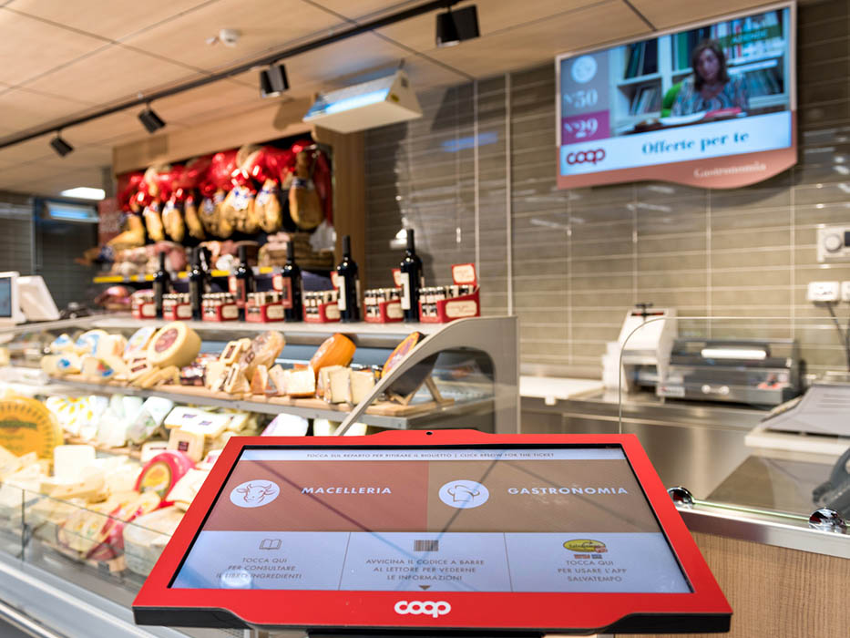 Nicolis Project | in-store digital communication Digital-Signage-kiosk Nicolis Project | in-store digital communication Digital-Signage-kiosk 5 vantaggi del Digital Signage per il tuo punto vendita