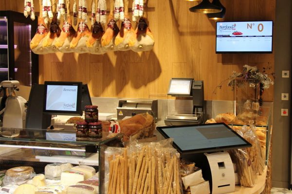 Nicolis Project | in-store digital communication Digital-Signage-video-kiosk-600x400 5 vantaggi del Digital Signage per il tuo punto vendita  