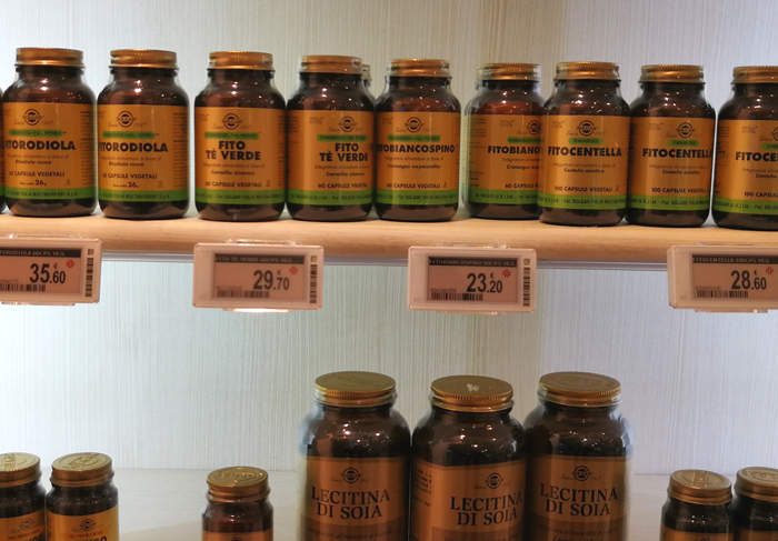 Nicolis Project | in-store digital communication etichette-elettroniche-prodotti-farmacia Ad Ariano Arpino le etichette elettroniche migliorano l’aspetto e l’operatività della Farmacia del Tricolle  