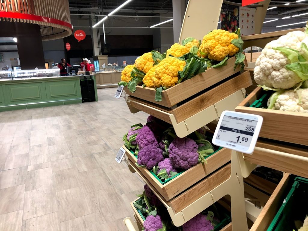 Nicolis Project | in-store digital communication etichette-elettroniche-auchan-torino-07-1024x768 A Torino Auchan rivoluziona l’esperienza del cliente e affida la gestione della comunicazione in-store alle soluzioni digitali offerte da Nicolis Project  