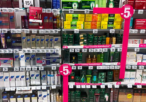 Nicolis Project | in-store digital communication Cartellini-digitali-farmacia-barcellona Nicolis Project | in-store digital communication Cartellini-digitali-farmacia-barcellona La farmacia Viñamata di Barcellona sostituisce le etichette digitali passando da LCD a display grafico