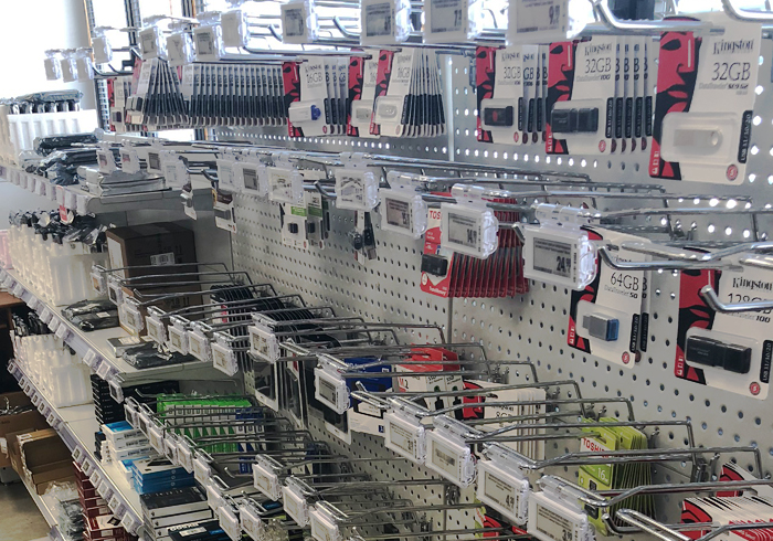 Nicolis Project | in-store digital communication etichette-elettroniche-brevi-4 Digitalizzare la comunicazione in un negozio di informatica? Brevi spa lo fa con le etichette elettroniche Nicolis Project  