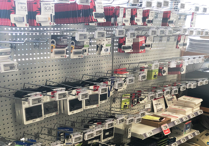 Nicolis Project | in-store digital communication etichette-elettroniche-brevi-5 Digitalizzare la comunicazione in un negozio di informatica? Brevi spa lo fa con le etichette elettroniche Nicolis Project  