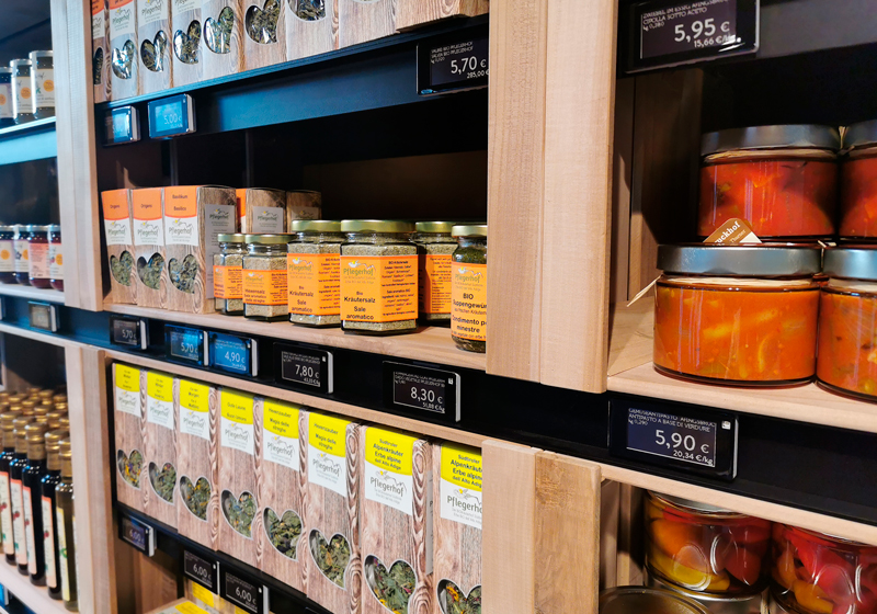 Nicolis Project | in-store digital communication pur-sudtirol-6 Nicolis Project | in-store digital communication pur-sudtirol-6 Pur Südtirol comunica l’unicità dei prodotti dell’Alto Adige con le etichette elettroniche