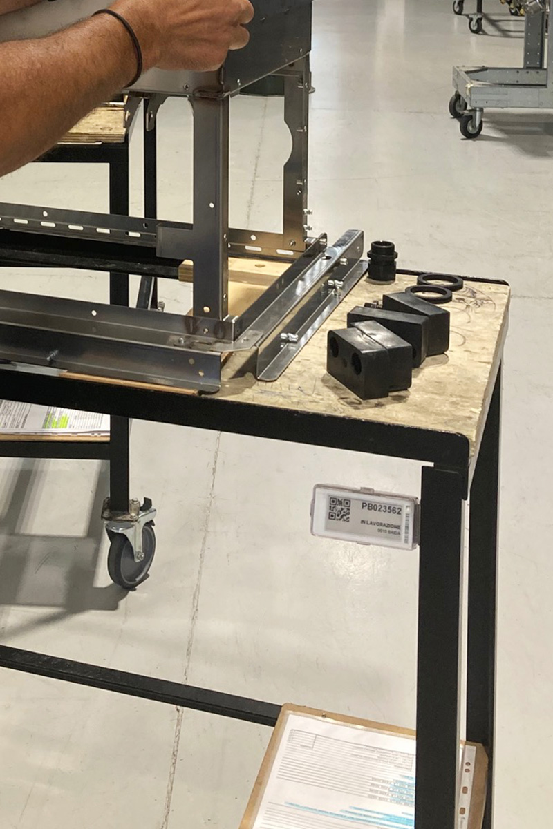 Nicolis Project | in-store digital communication np-lamarzocco-800x1200 Rendere paperless tutto il reparto produttivo? La Marzocco lo fa con le etichette elettroniche  