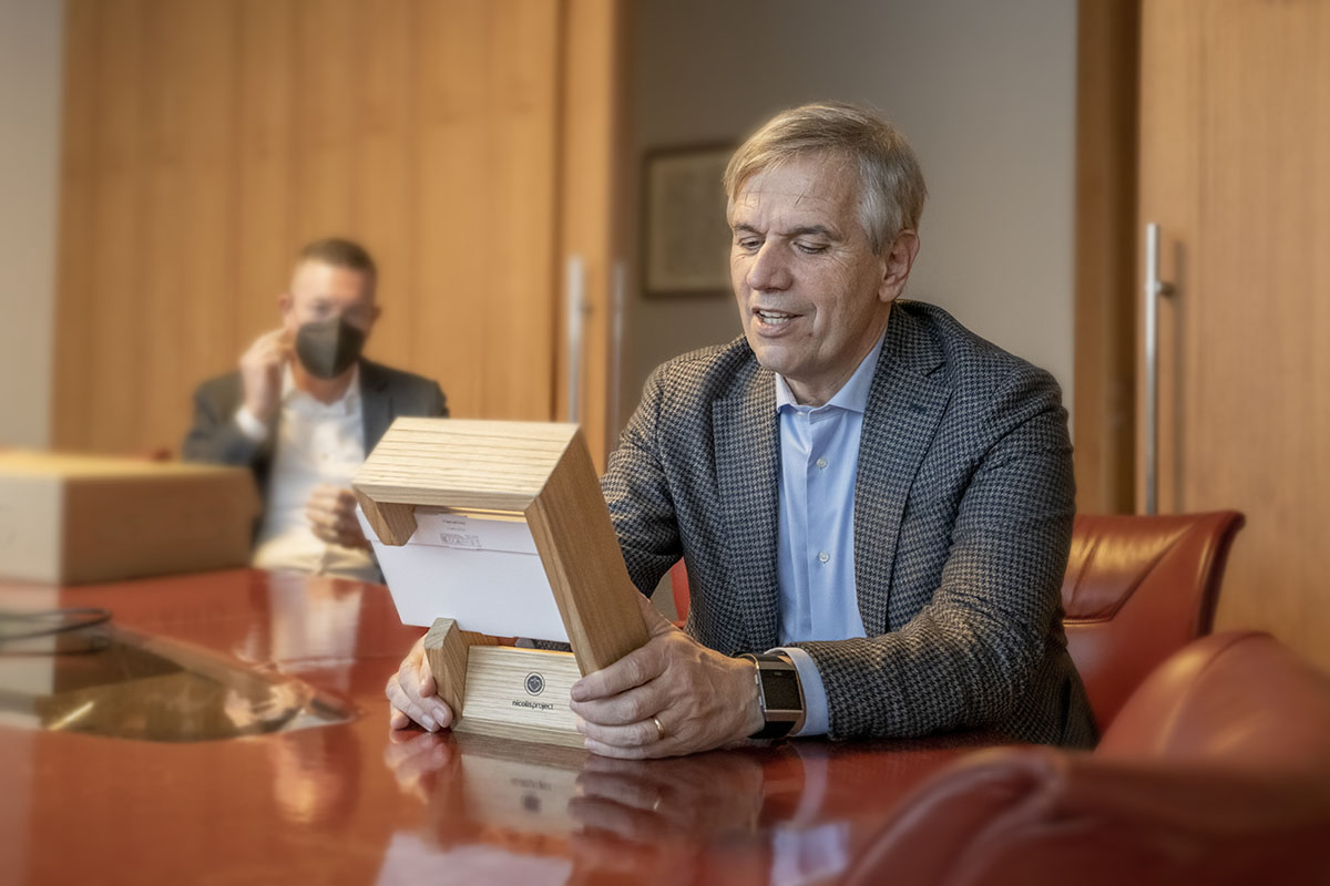 Nicolis Project | in-store digital communication green-project-4 Prime premiazioni per il Green Future Project: la consegna della targa a Iperal, nostro cliente storico dal 2011  