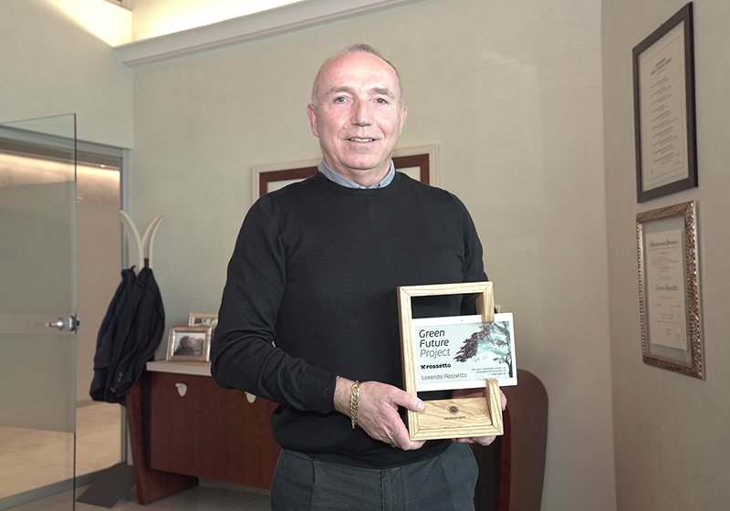 Nicolis Project | in-store digital communication News-premio-Rossetto-1 Nicolis Project | in-store digital communication News-premio-Rossetto-1 Premio Green Future Project a Gruppo Rossetto. Lorenzo Rossetto (CEO): “La crescita sostenibile è possibile, grazie alla tecnologia”