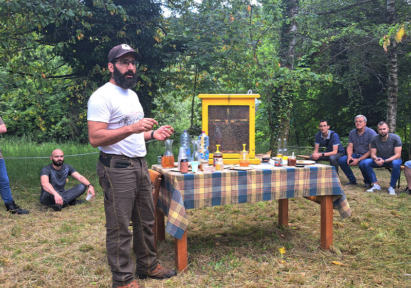 Nicolis Project | in-store digital communication np-img-news-giornata-apicolutra-3 Nicolis Project | in-store digital communication np-img-news-giornata-apicolutra-3 Nicolis Project Promuove la Sostenibilità e l'Amore per le Api